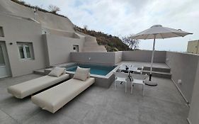 Petroma Cave Suites